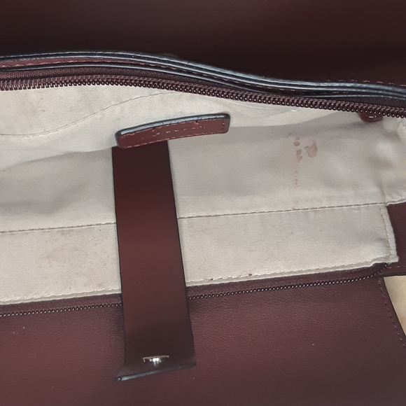 🌺Moving Sale!🪴 Maroon backpack - Picture 4 of 10